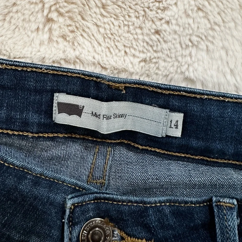 Levi’s mid rise skinny jeans - Picture 3 of 5